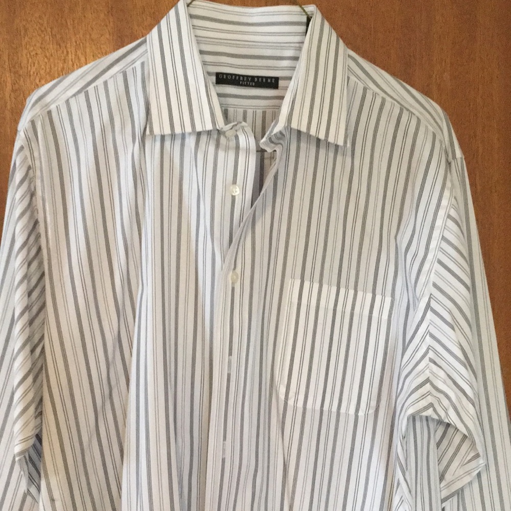Gently worn Geoffrey Beene fitted dress shirt.  17.5 34/35.  French cuff